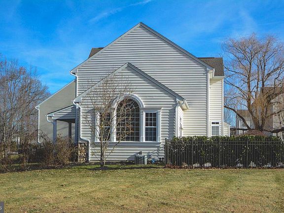 3rd image of 104 Camp David Rd