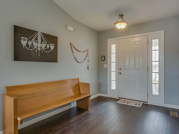 5th image of 410 Shepherds Cove Dr