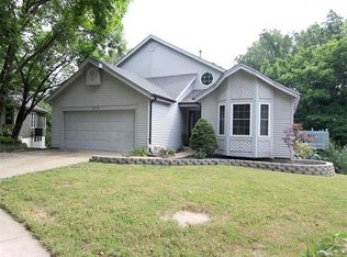 579 Oaktree Crossing Ct, Ballwin, MO 63021