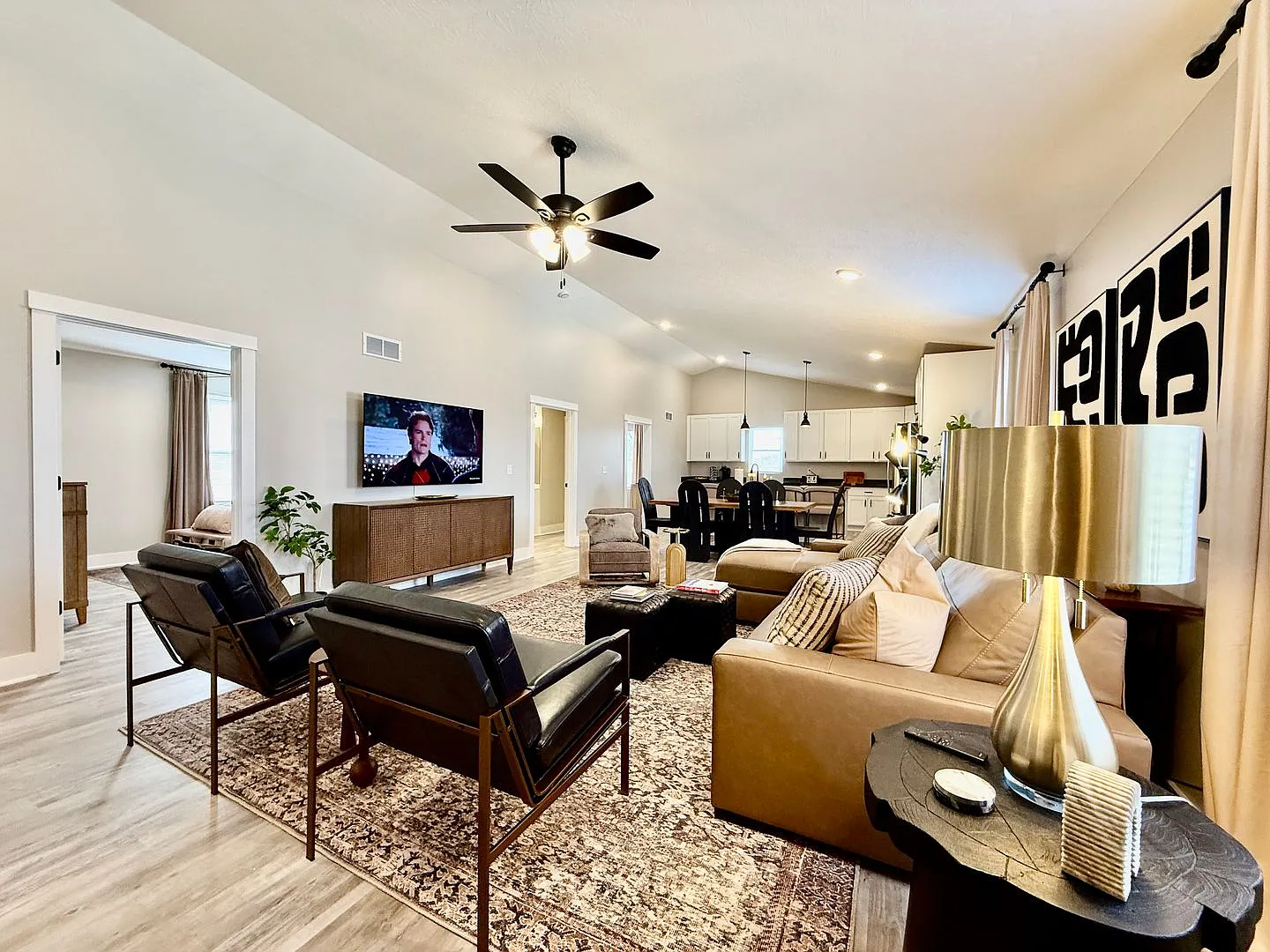 New 5BR Retreat With Hot Tub 2 Living Areas WC, OH — Photo 3