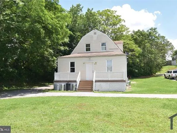 4207 3rd St #3, Brooklyn, MD 21225