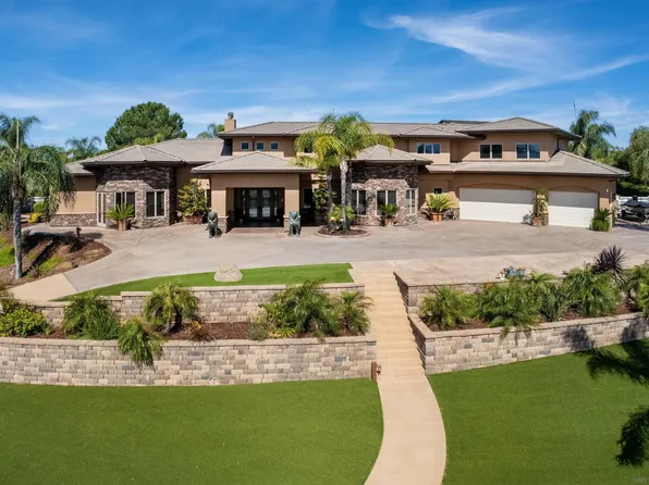 2882 Conestoga Cir, Alpine, CA 91901