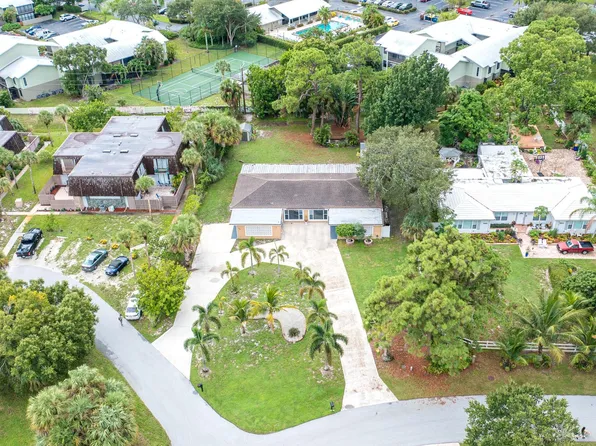 830 NW 10th Terrace, Stuart, FL 34994