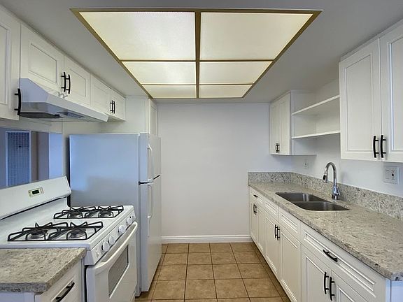 4th image of 1736 E 4th St APT 17