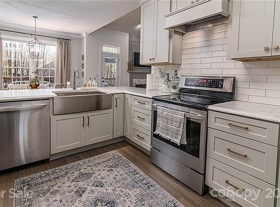 4th image of 7896 Buena Vista Dr
