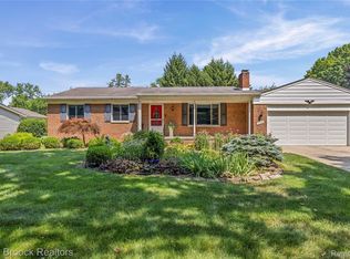 293 Scottsdale Dr, Troy, MI 48084