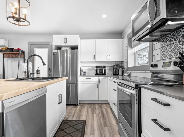 69 Pinetree Cres, Hammonds Plains, NS B3Z 1K4