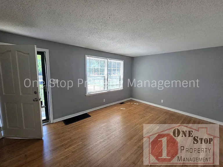 7037 Askew Ave — Photo 4