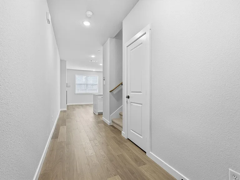 2845 Concord Dr — Photo 3