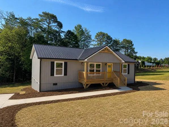 2047 Bailey Dr, Hickory, NC 28601