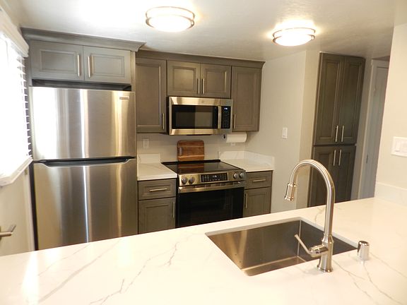 4th image of 5519 Roundtree Dr