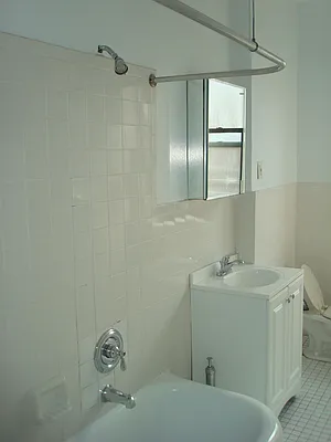 Rented by Metropolitan Equities | media 17