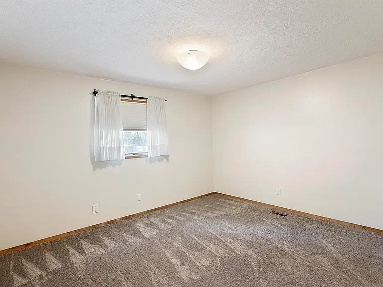 3208 E 14th Ave — Photo 11