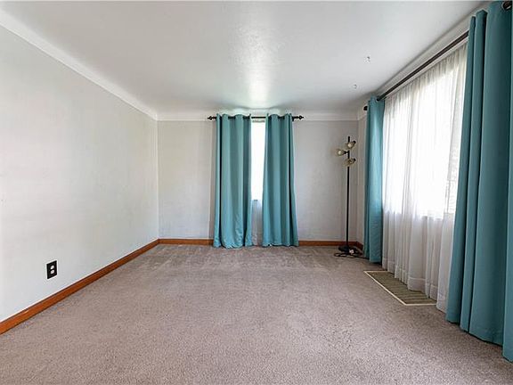 5th image of 204 E Gilmore Ave