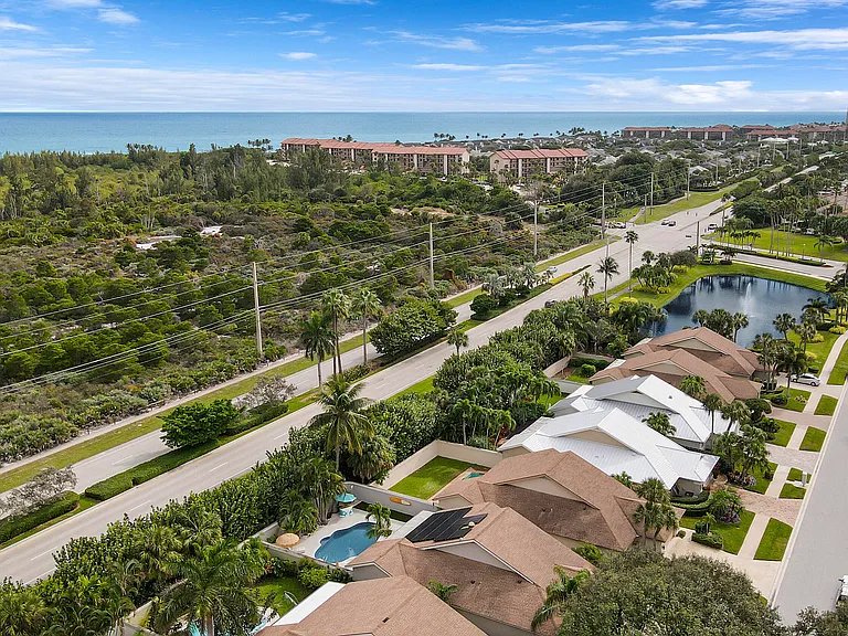 111 Seashore Dr — Photo 37