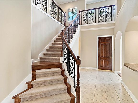 5th image of 306 Harborside Cir