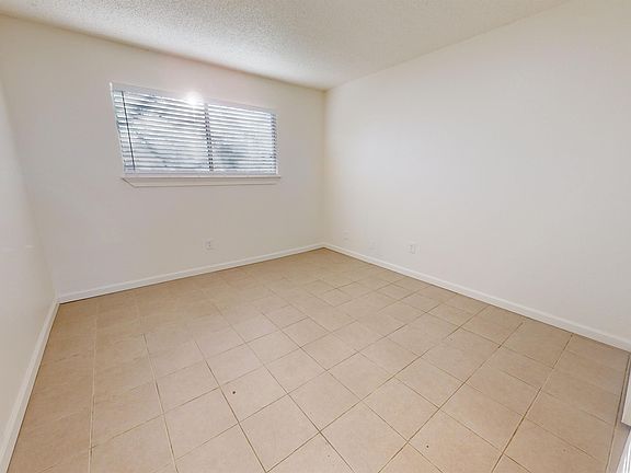5th image of 3531 Gardenia St