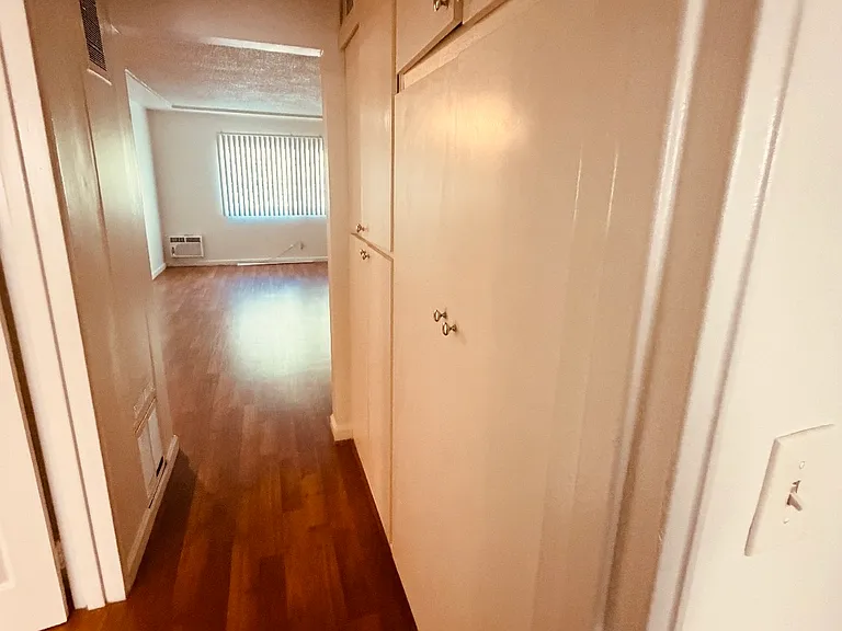 12921 Oxnard St #8 — Photo 5