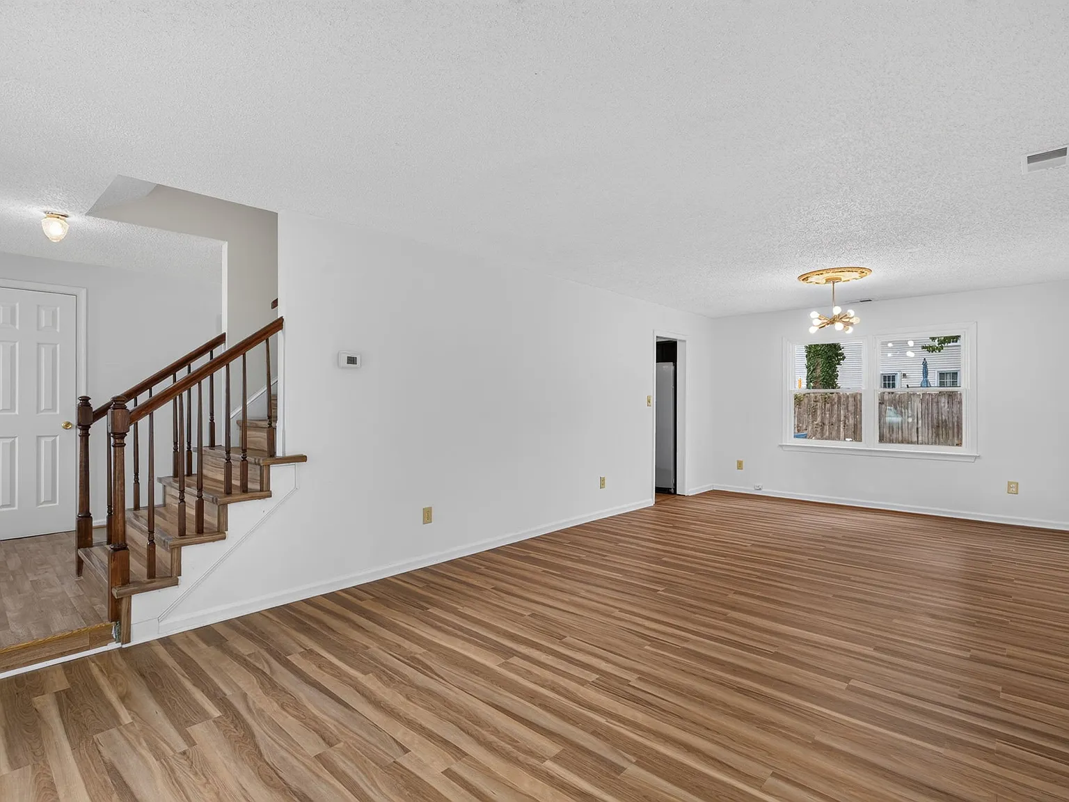 4 bed, 2.5 bath, 2071 sqft, $2,700 — Photo 4
