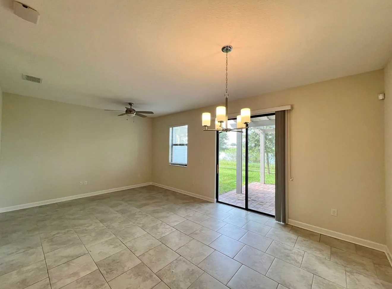 3 bed, 2.5 bath, 1898 sqft, $2,100 — Photo 4