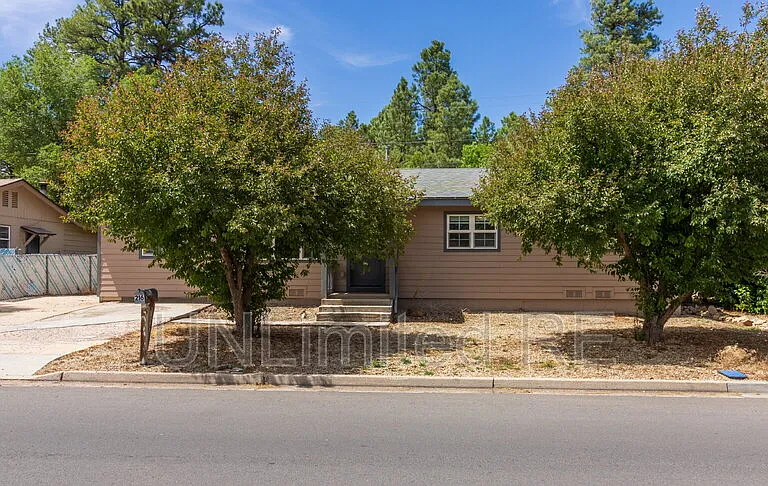216 E Zuni Dr — Photo 3