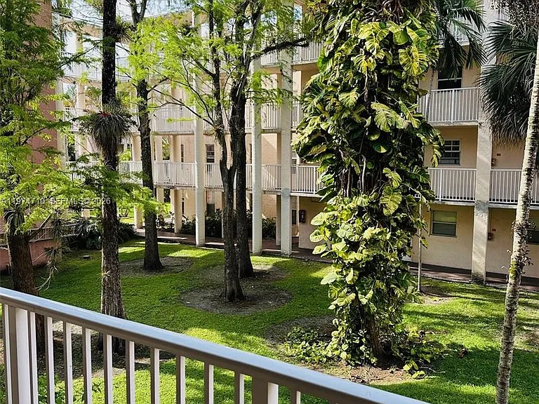 2800 NW 56th Ave #F203 — Photo 14