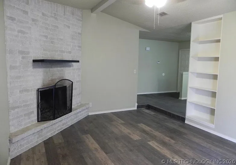 3 bed, 2.0 bath, 1459 sqft, $1,575 — Photo 2