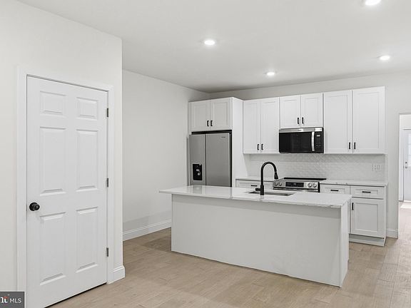 5th image of 935 E Passyunk Ave APT 1