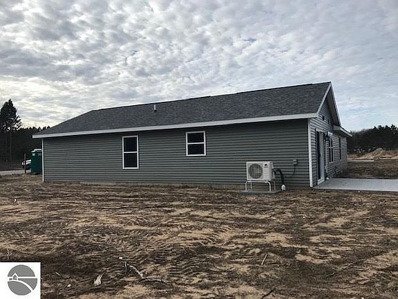 3rd image of 4910 Lark Dr