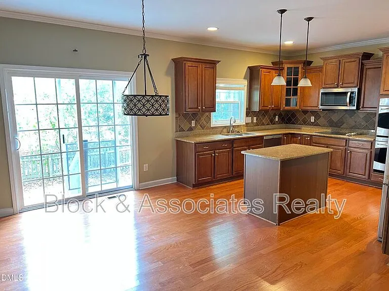 936 Bentbury Way — Photo 7