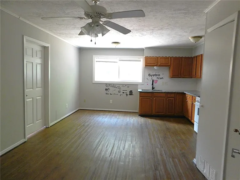 1014 E 23rd St — Photo 5