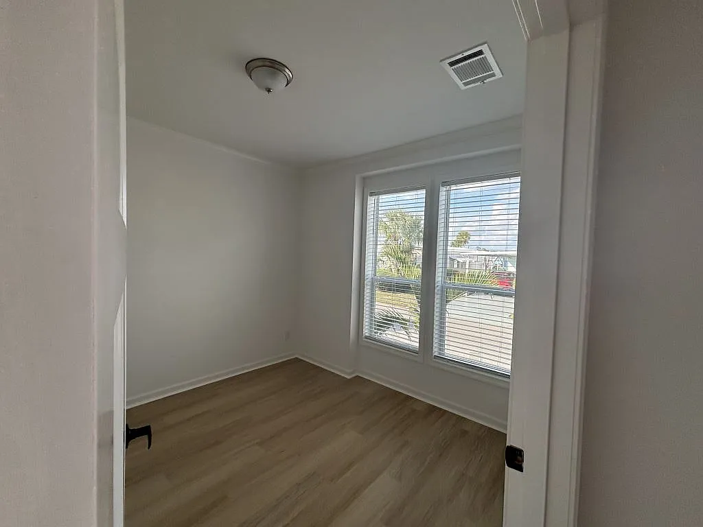 3 bed, 2.5 bath, 1460 sqft, $1,699 — Photo 3
