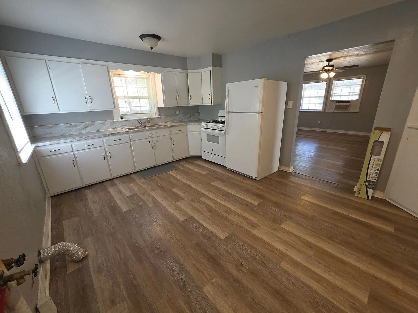2 bed, 1.0 bath, 1045 sqft, $850 — Photo 4
