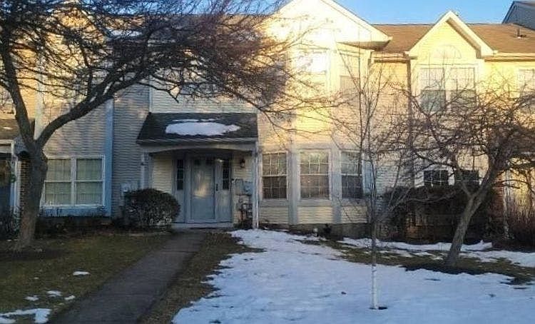 1st image of 35 Beacon Ct