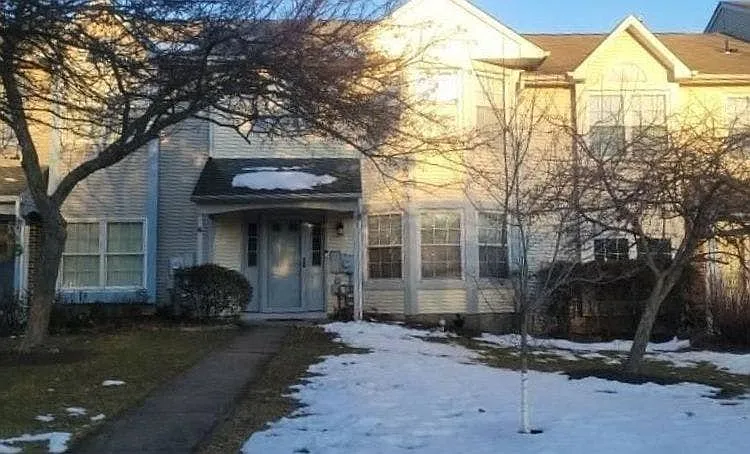 35 Beacon Ct photo 1