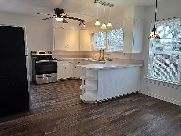 5532 Farm Road 71 E — Photo 3
