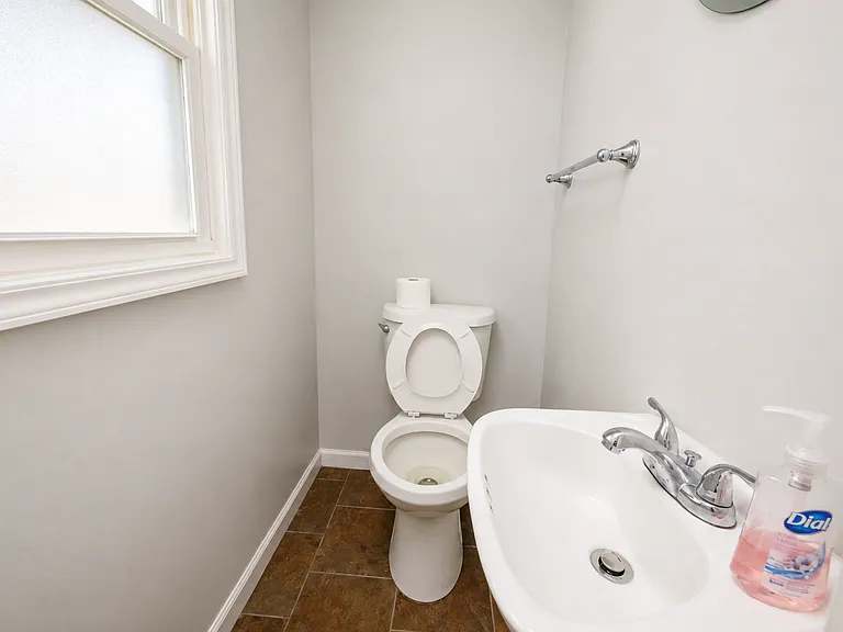 233 Weed Ave — Photo 8