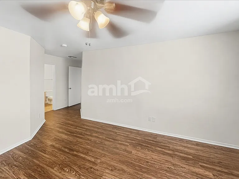 15872 W Adams St — Photo 10