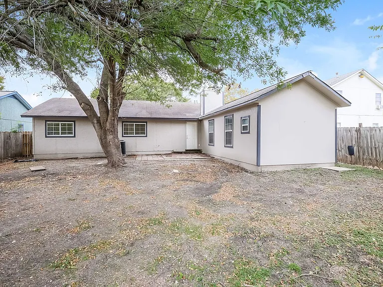 2730 Bear Springs Dr — Photo 25