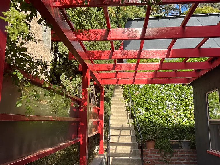 Entryway trellis