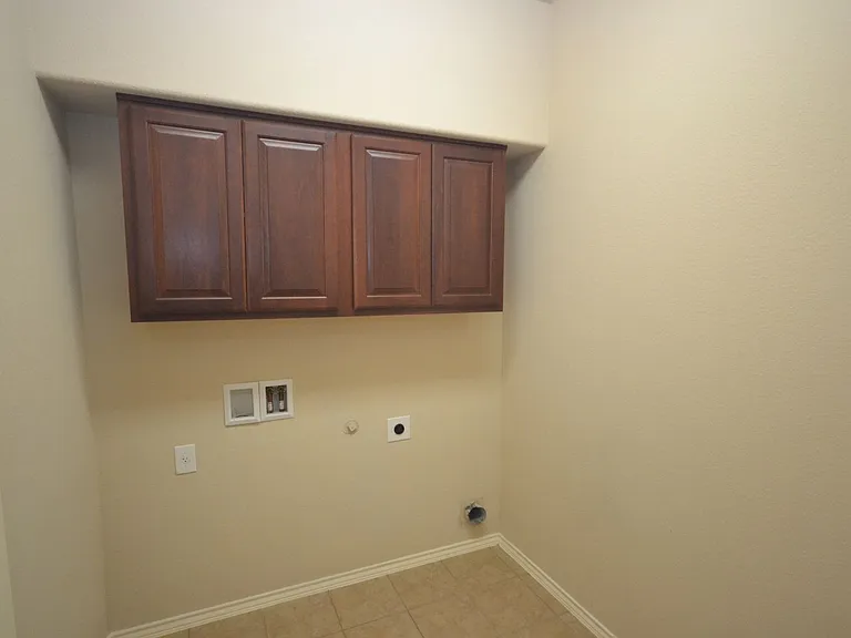 409 Riverine Way — Photo 2