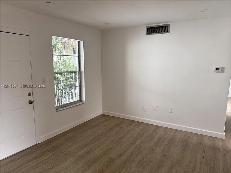 767 SW 9th St #202 — Photo 8