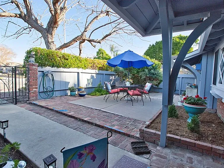 16711 Greenview Ln — Photo 6