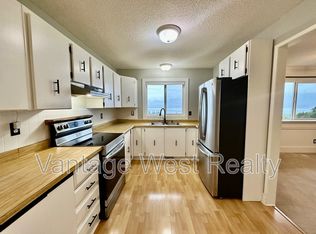 3242A Boucherie Rd, West Kelowna, BC V1Z2E6