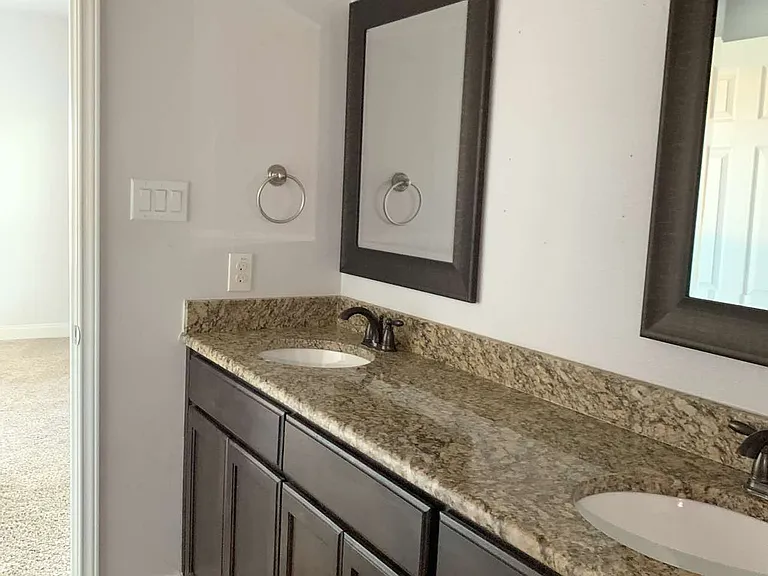 2208 Oliver Cir — Photo 12