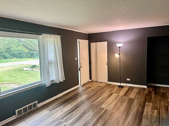 3rd image of 3608 Linden Rd