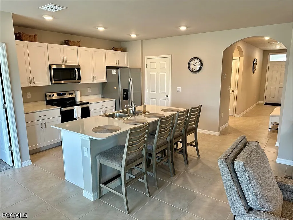 3 bed, 2.0 bath, 1672 sqft, $3,500 — Photo 1