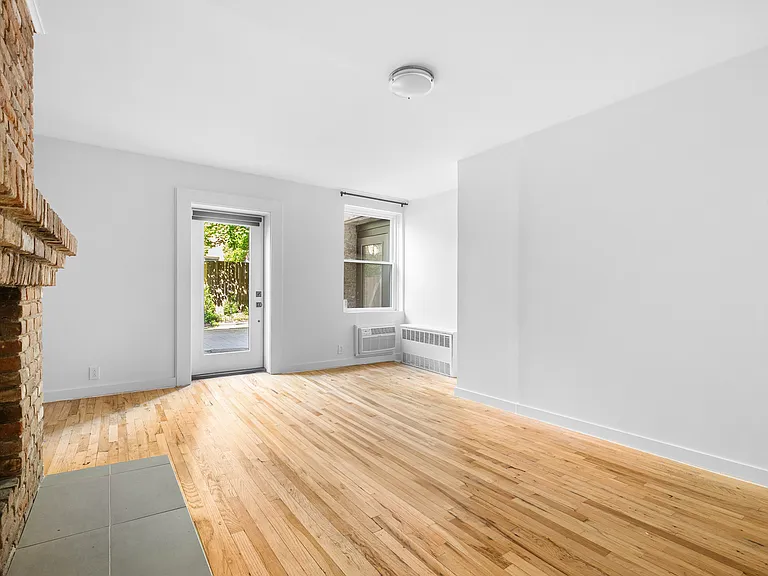 431 W 22nd St #1R — Photo 16