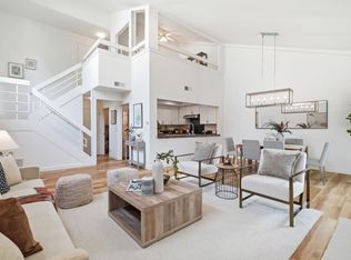 19713 Vineyard Ln, Saratoga, CA 95070