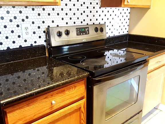 4th image of 4752 Walden Cir #178